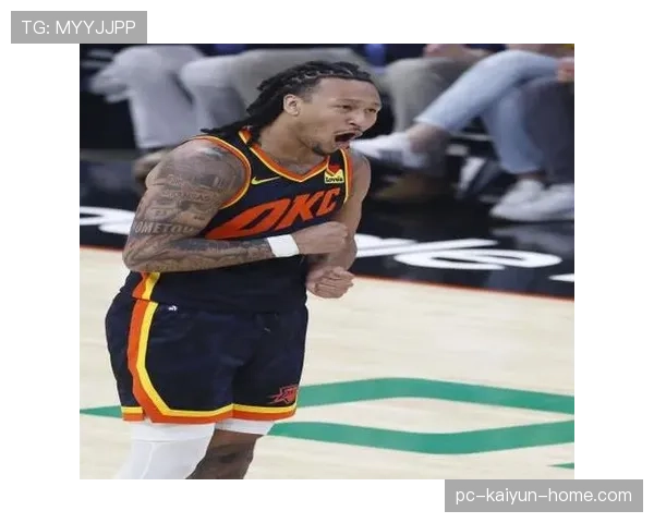 杰伦·威廉姆斯利用挡拆创造空位三分，大幅提升关键时刻得分效率