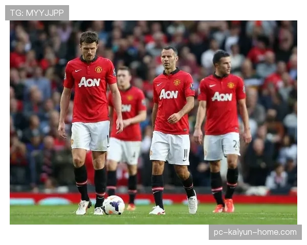 反击体系中范佩西与伊布锋线触球分散的原因与影响