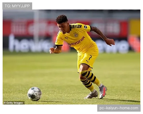 桑乔边路爆破压制防线，强强对话中主导进攻趋势