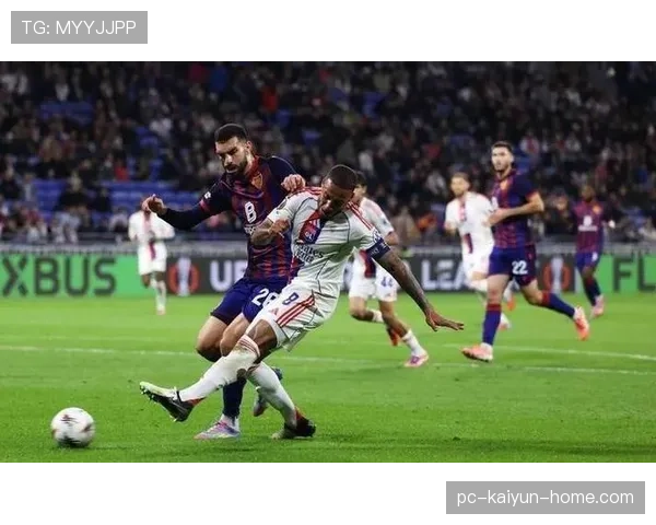 曼联战术执行持续崩盘，场上混乱加剧争四形势压力